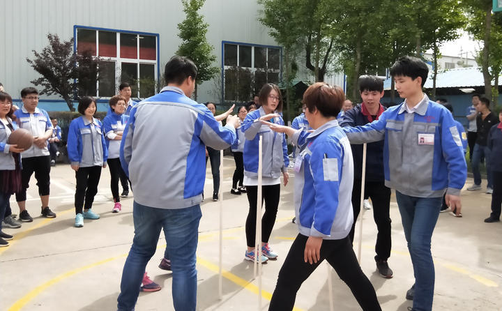 移動森林，看似簡單，實(shí)際操作不易，培養(yǎng)了運(yùn)動員們做事的專注能力