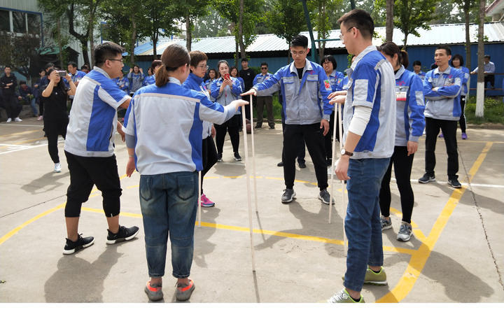 移動森林，看似簡單，實(shí)際操作不易，培養(yǎng)了運(yùn)動員們做事的專注能力