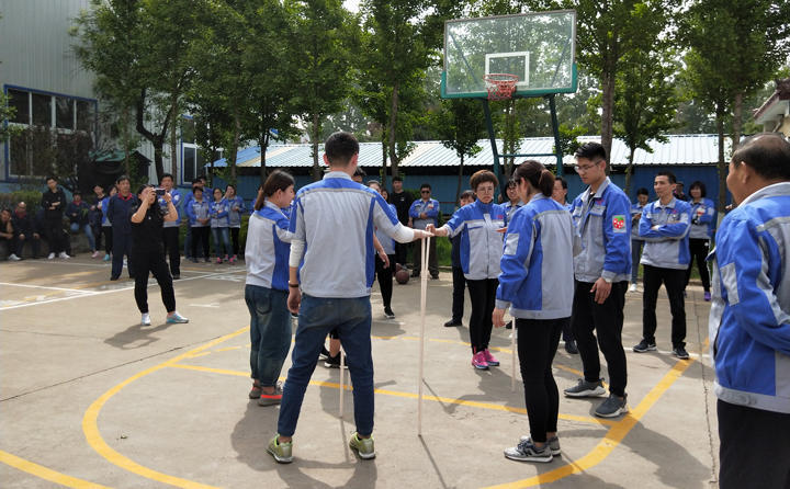 移動森林，看似簡單，實(shí)際操作不易，培養(yǎng)了運(yùn)動員們做事的專注能力