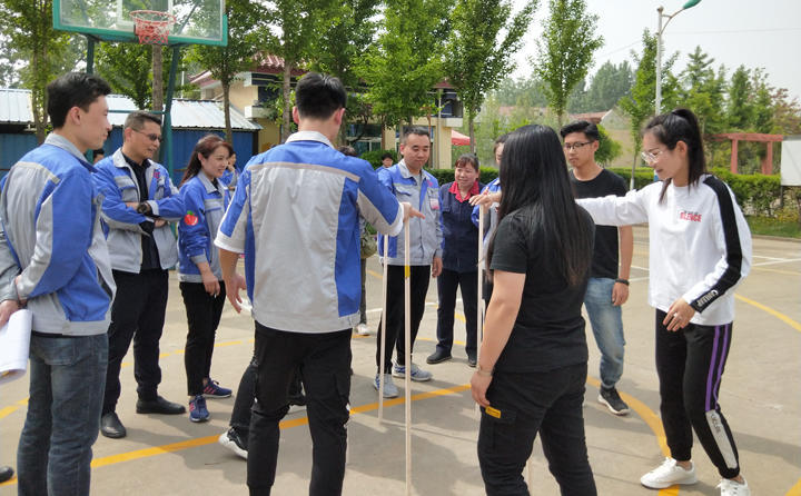 移動森林，看似簡單，實(shí)際操作不易，培養(yǎng)了運(yùn)動員們做事的專注能力