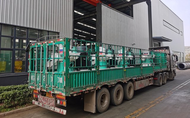 年產(chǎn)20萬噸稻殼顆粒機生產(chǎn)線設(shè)備發(fā)往黑龍江現(xiàn)場 年產(chǎn)20萬噸稻殼顆粒機生產(chǎn)線設(shè)備發(fā)往黑龍江現(xiàn)場