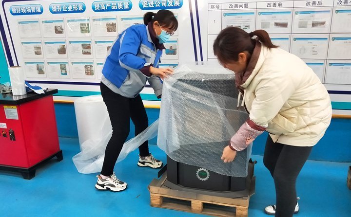 2臺660型號玉米秸稈顆粒機+生物質取暖爐發往河南