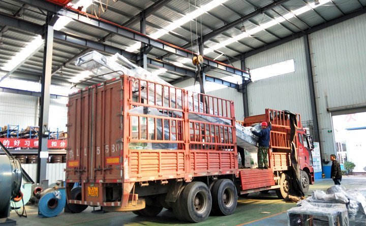 2臺660型號玉米秸稈顆粒機+生物質取暖爐發往河南